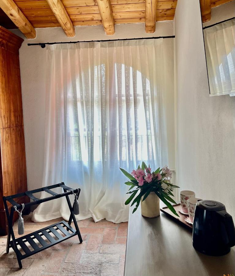 Le Mansarine Charme B&B Castellaro  Bagian luar foto